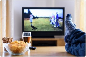 STUDIU: Privitul la televizor mai mult de patru ore pe zi crește riscul de boli coronariene